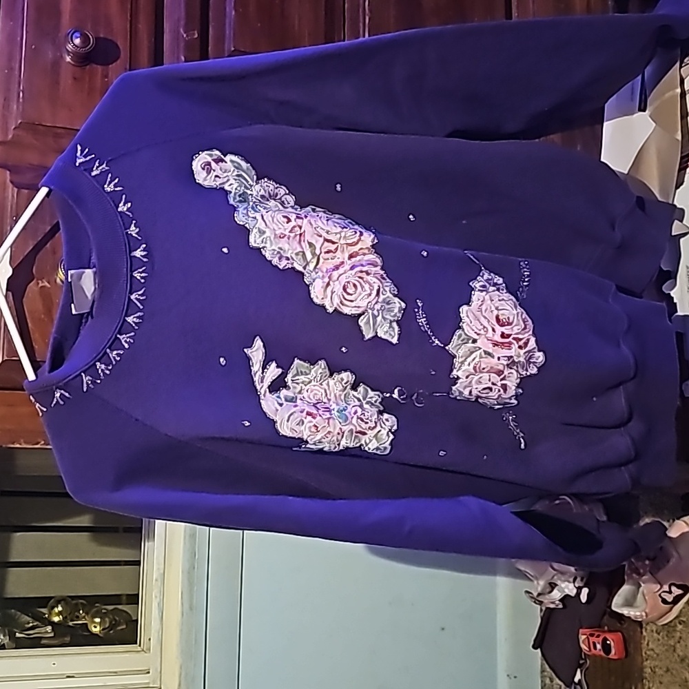 !!.        Ladies 3X  Purple sweatshirt.     Tote 3W